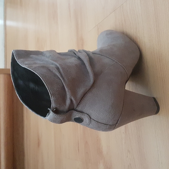 Jessica "Olivia" Grey Suede Ankle Booties - Picture 4 of 7